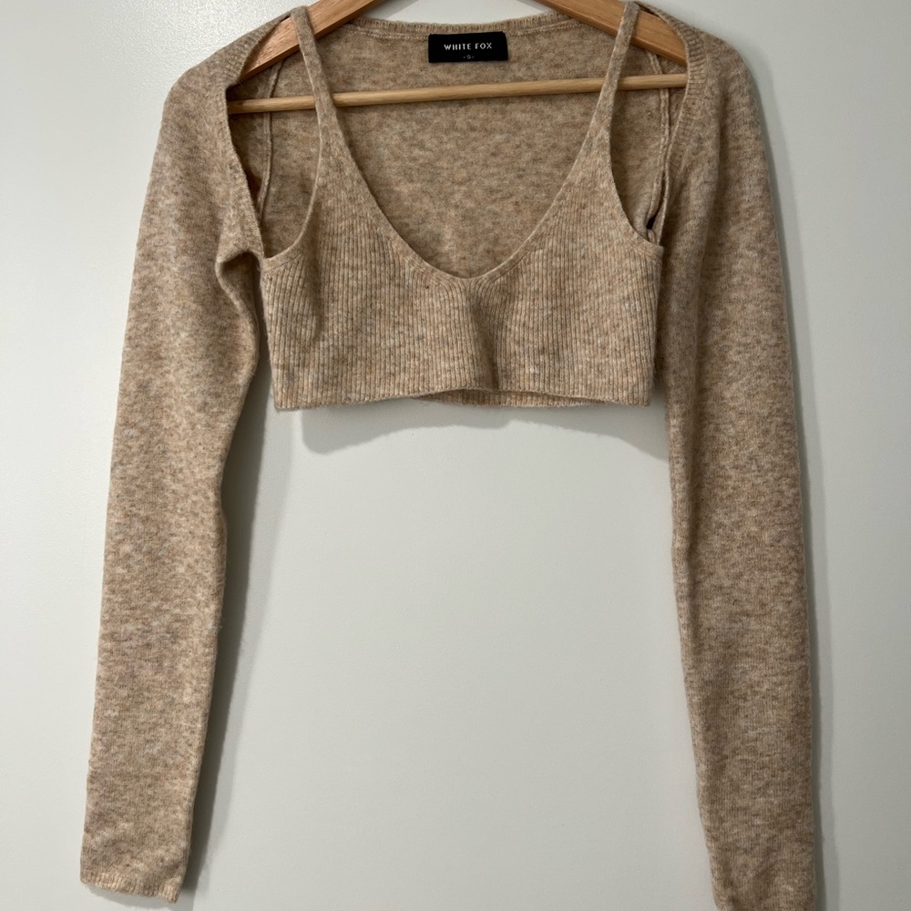 Whitefox cut out long sleeve crop top Size S in oat color